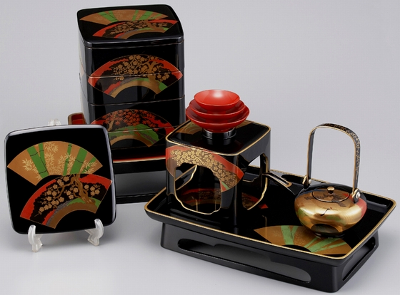 小傷有！極上朱漆に蓬莱沈金の美しい輪島塗の屠蘇器＆重箱