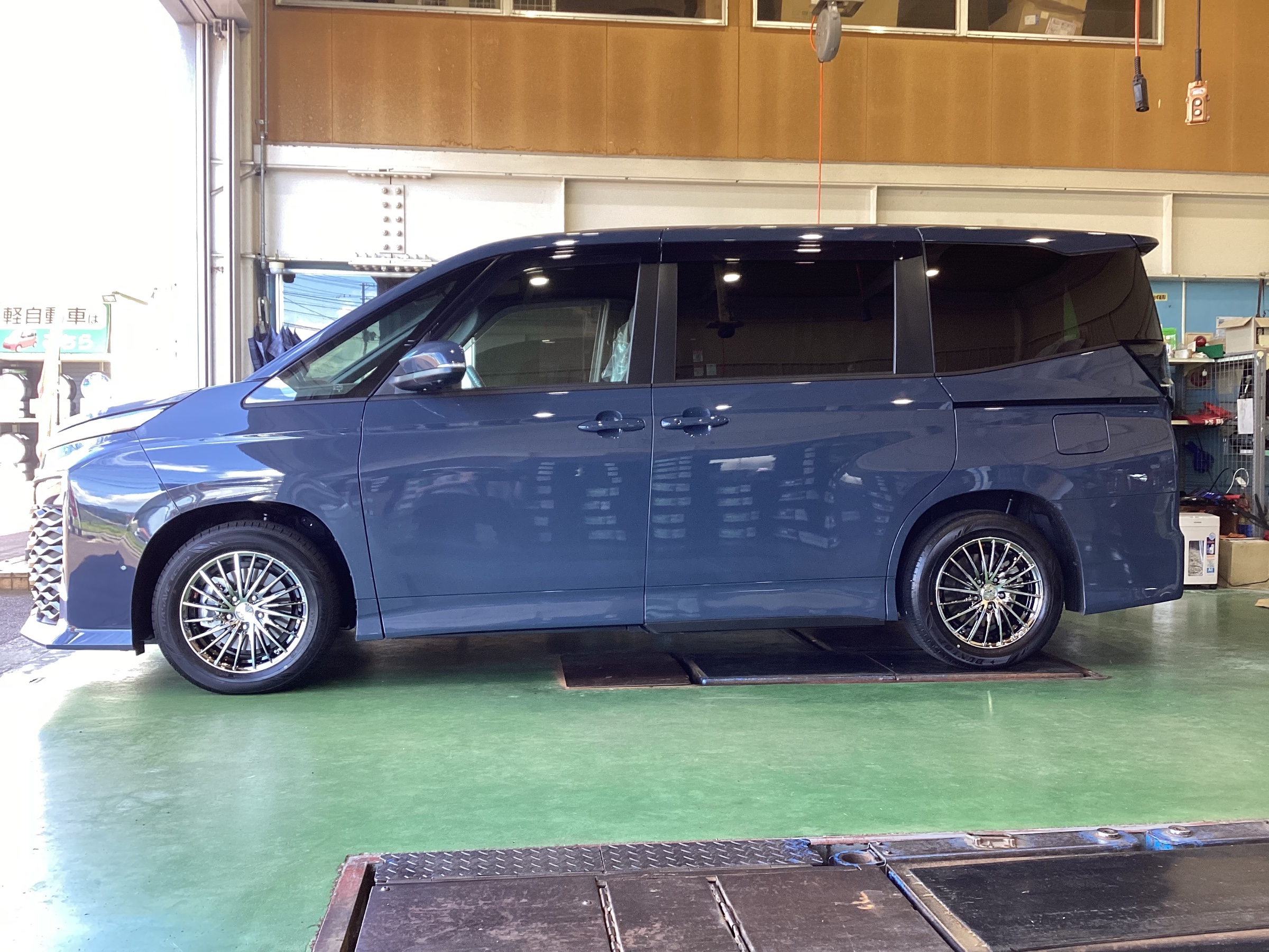 ◇TOYOTA ノア 16インチアルミホイール装着◇ | 店舗おススメ情報