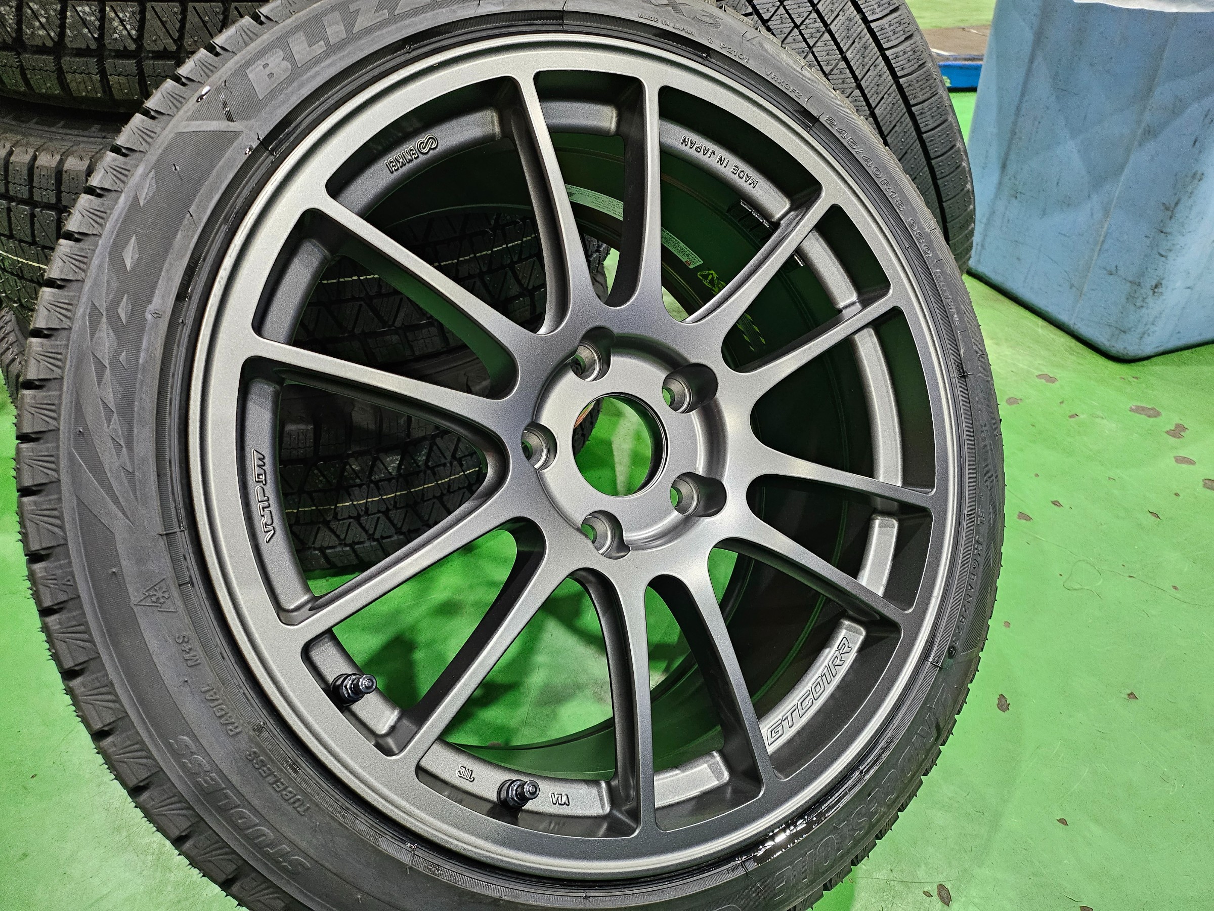 ホンダ シビックタイプR FL5型 スタッドレスタイヤ ホイールセット装着