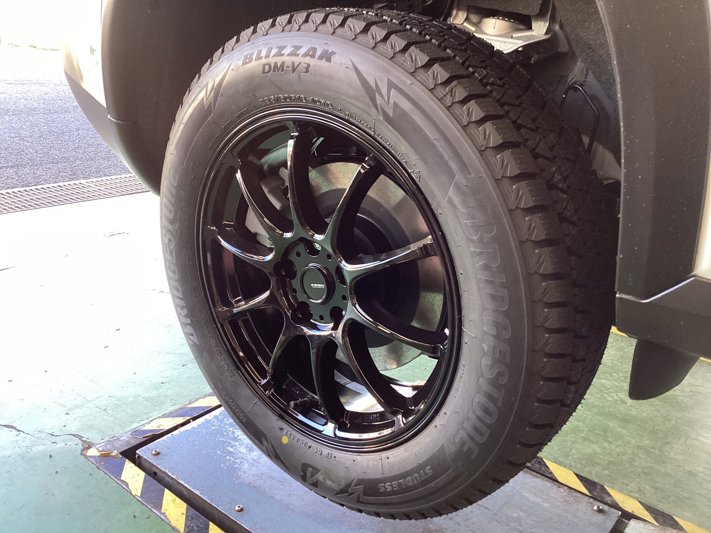 エクストレイルe-4ORCE（SNT33）スタッドレスセット取付 | 店舗お