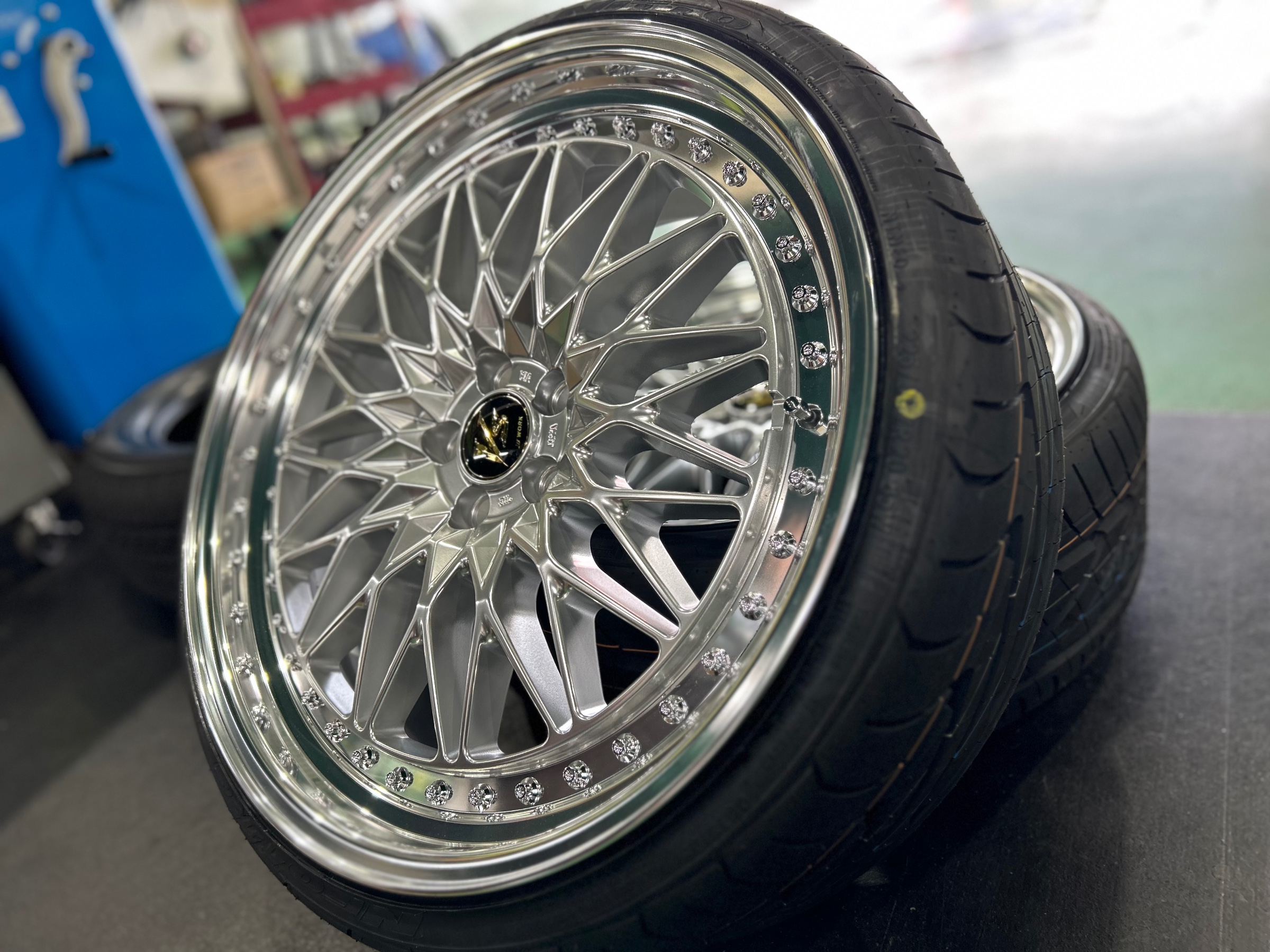 50プリウス カッコ良く大変身！20インチワークVSホイール装着