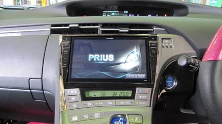 30系プリウスに9インチナビ＆フリップダウン取付け | 店舗おススメ