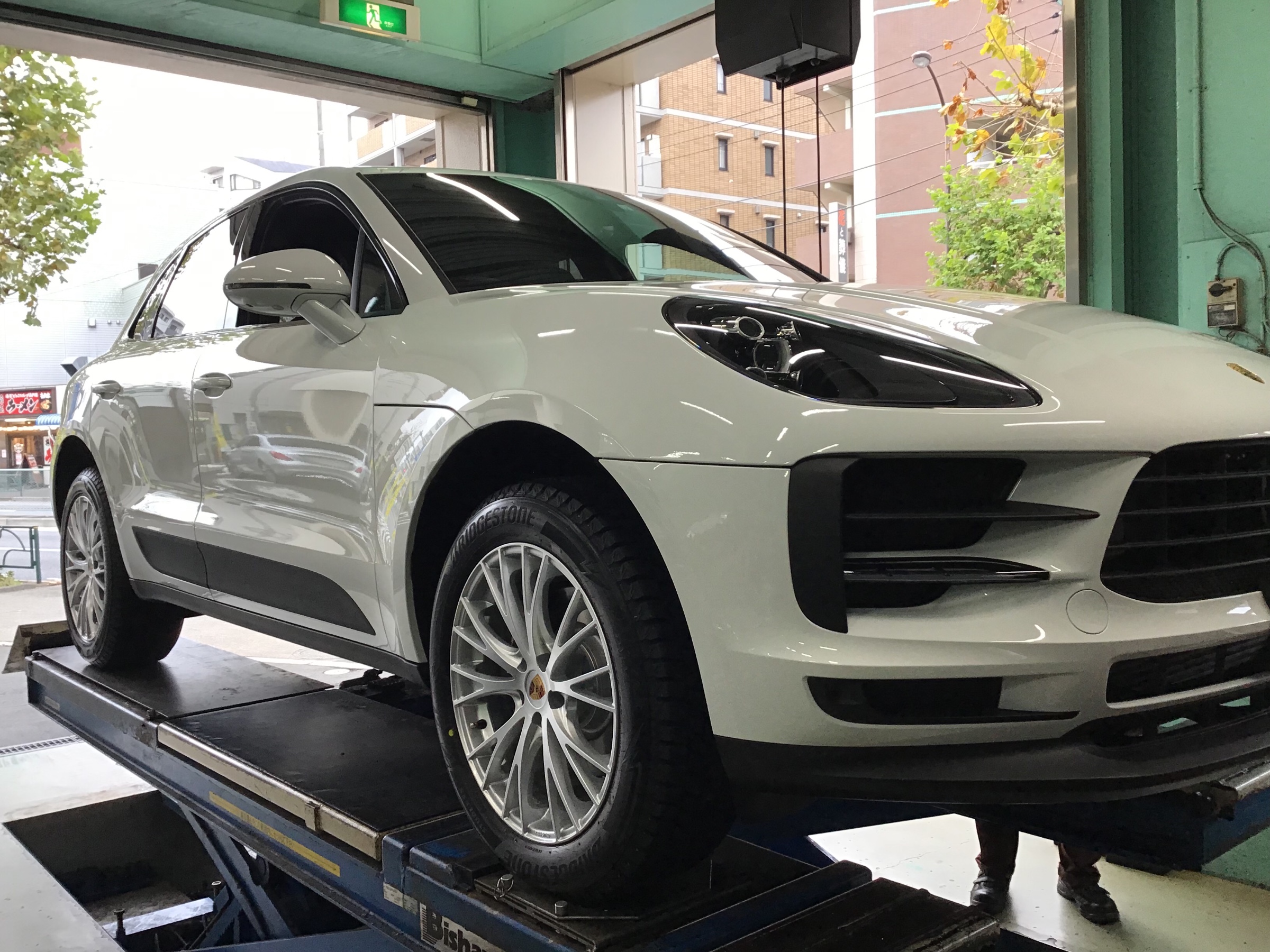 ポルシェ マカン スタッドレスセット | 店舗おススメ情報 | タイヤ館