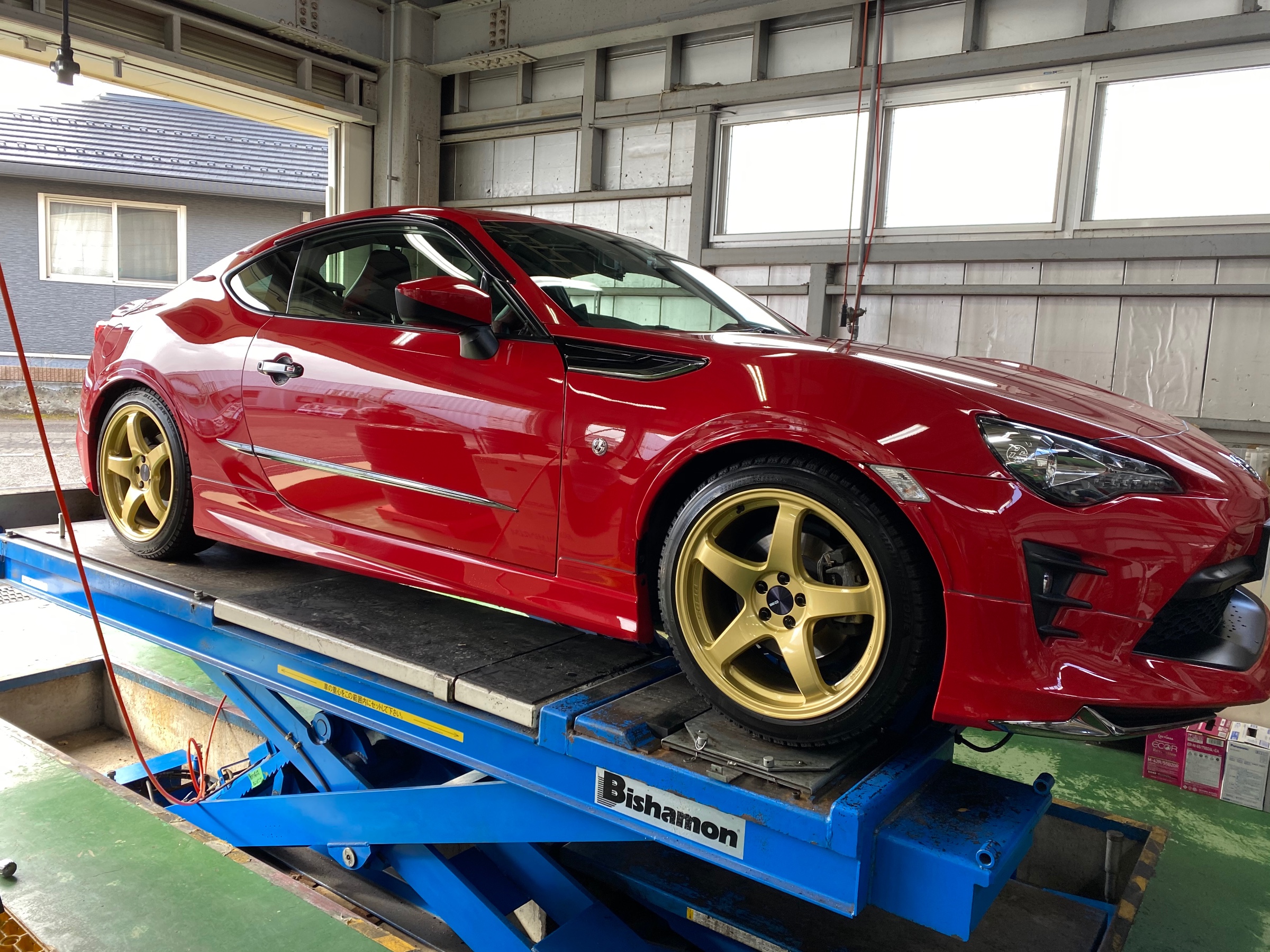 トヨタ86 TRDサイドスカート装着 | 店舗おススメ情報 | タイヤ館