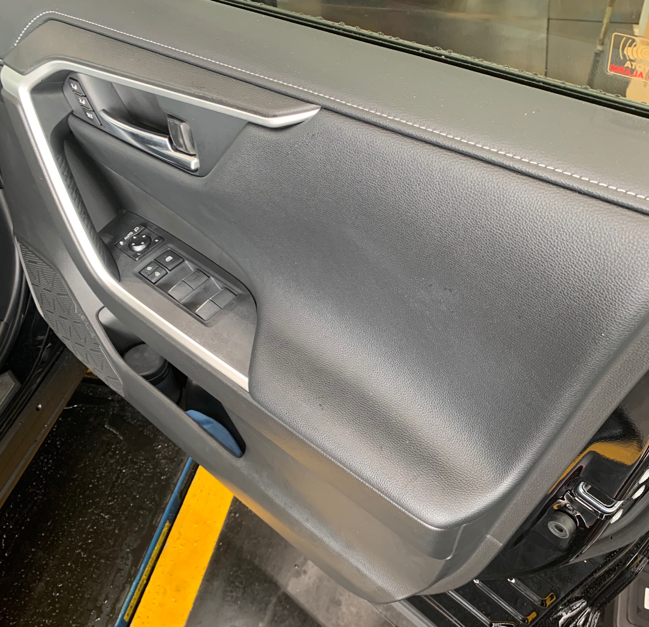 RAV4に取り付けました 〜ドアハンドルポケット編〜 | 店舗おススメ情報