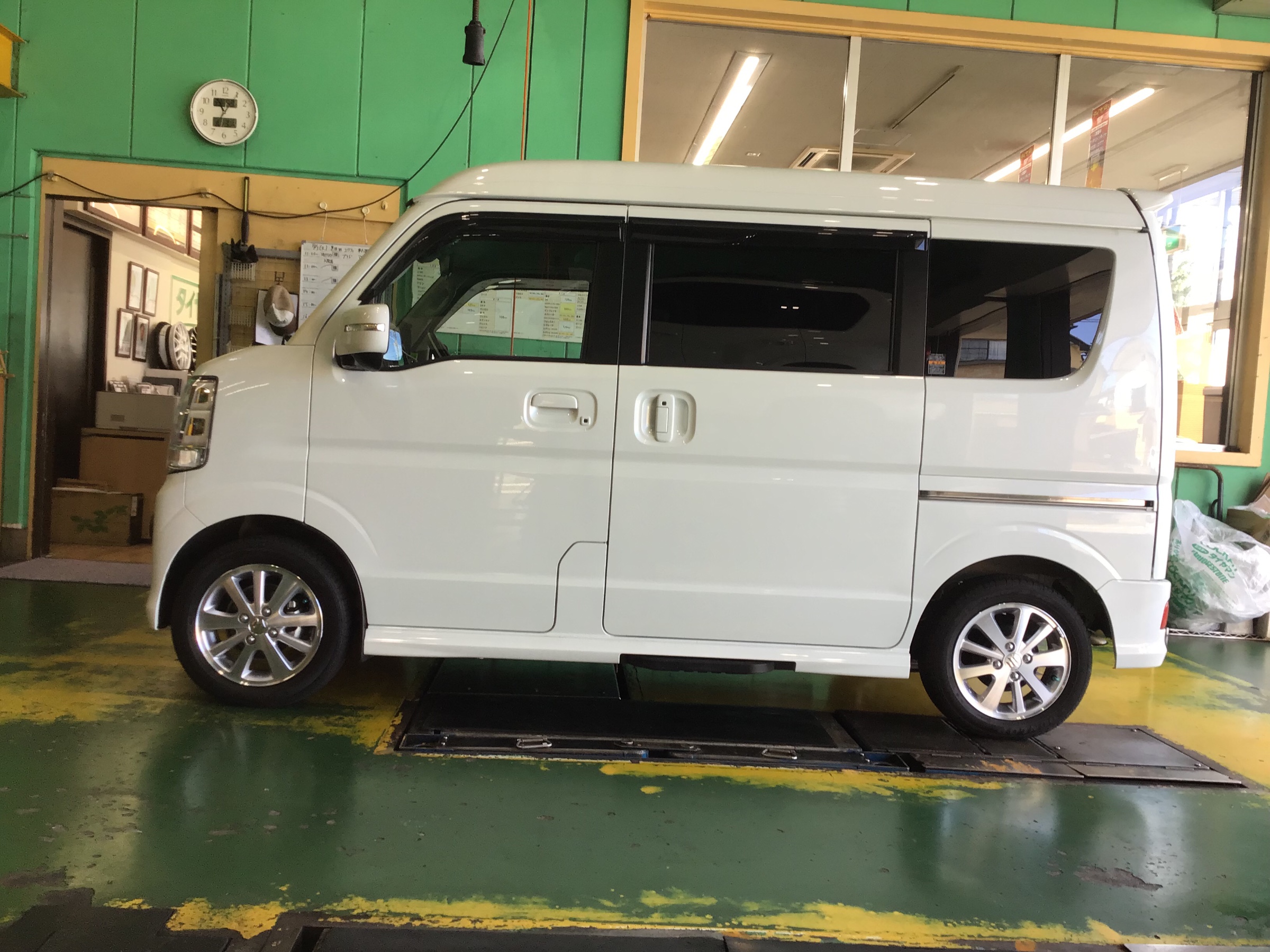 ◇エブリイワゴン(DA17W)テイン車高調STREET BASIS Zお取り付け