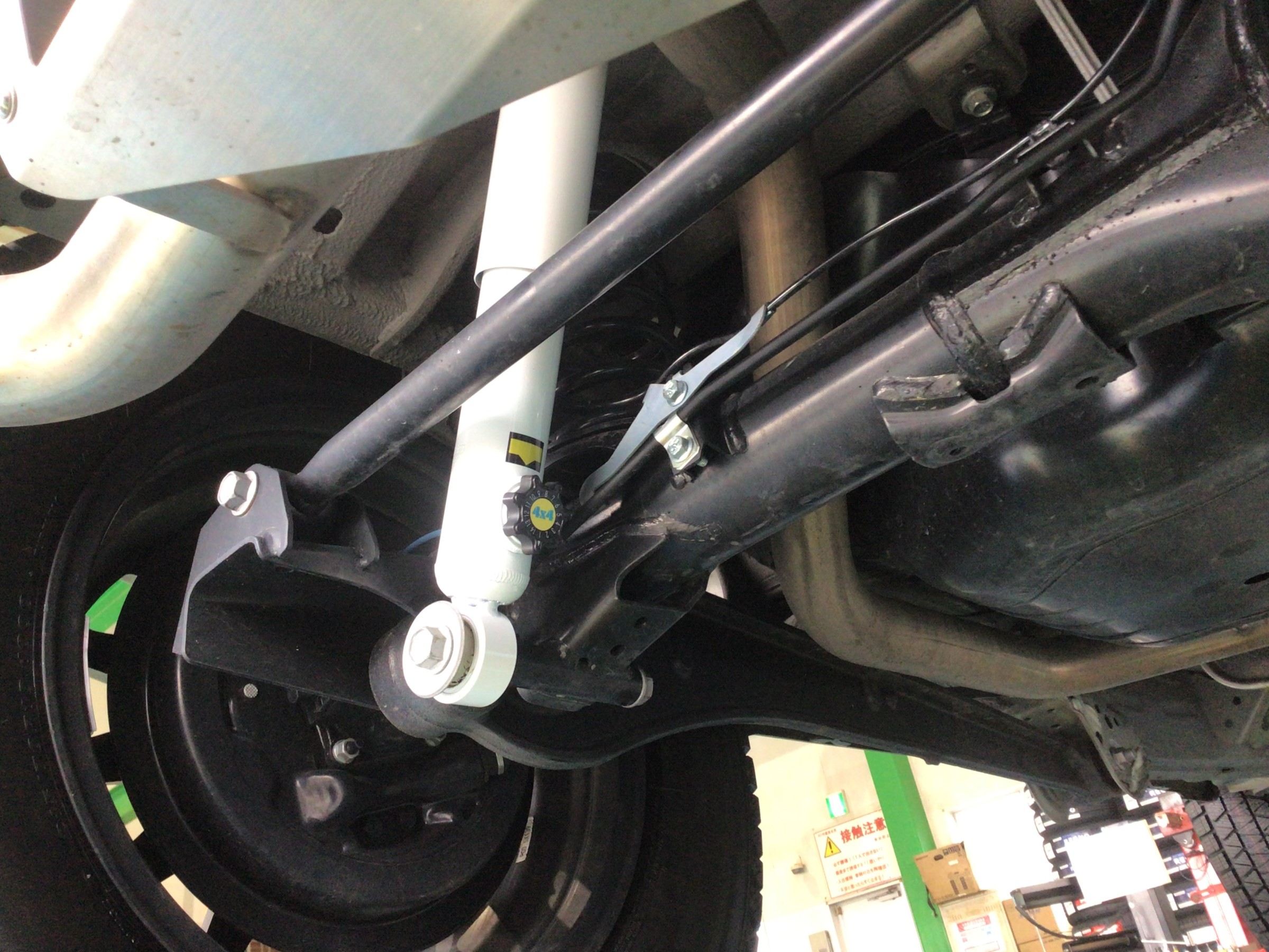 JB64W ジムニーショックアブソーバー＆ステアリングダンパー交換