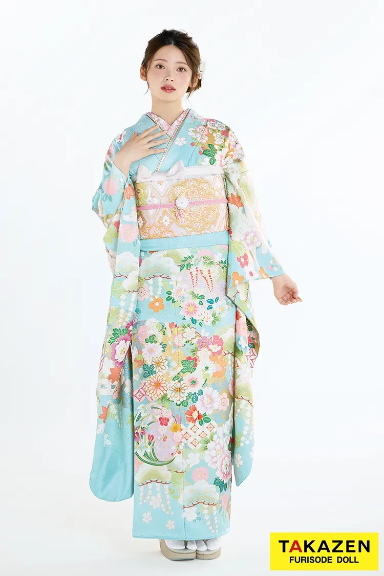 水色の振袖｜成⼈式の振袖レンタルならTAKAZEN、世界⼀かわいいハタチ