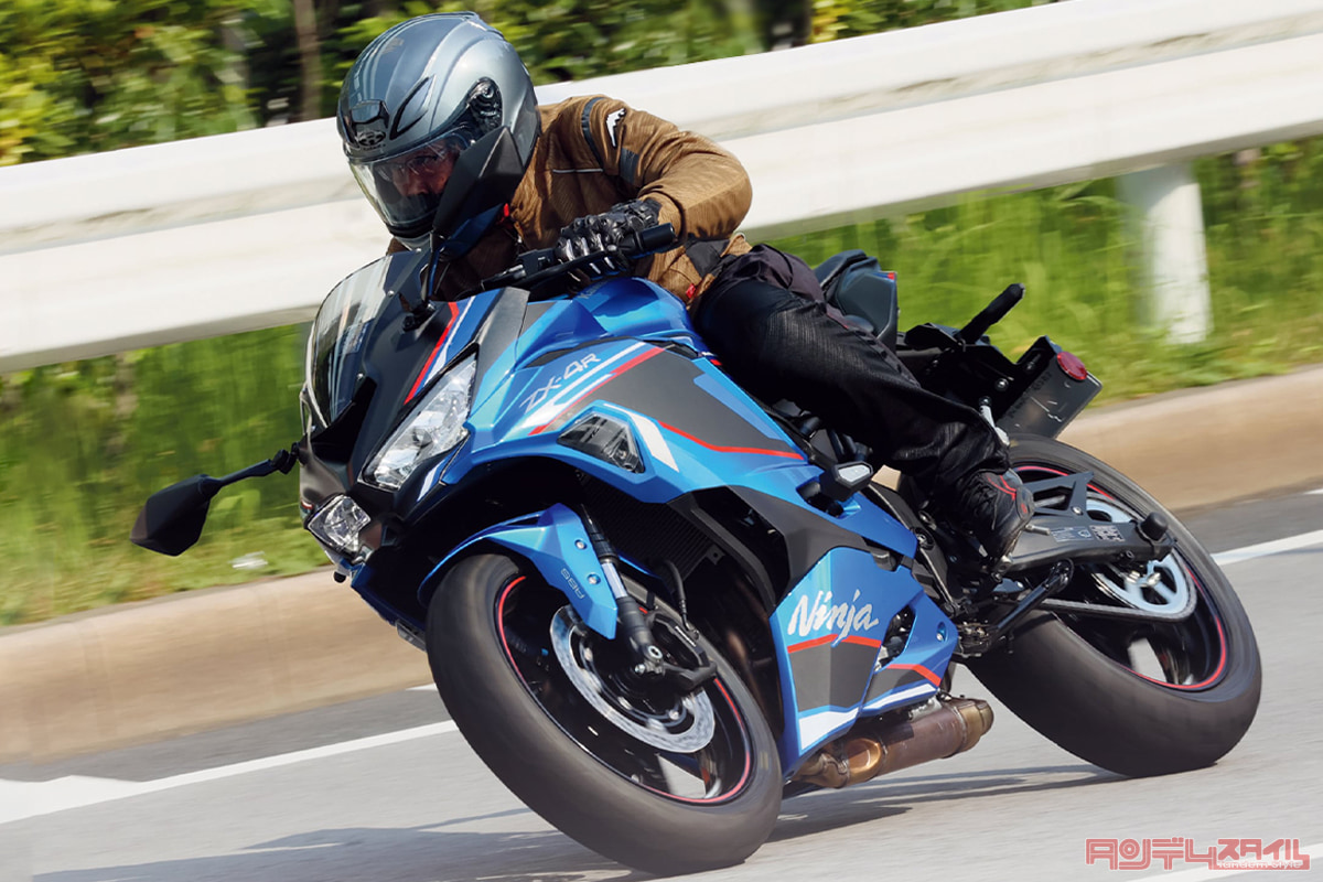 4気筒らしい音と感覚が乗り手の官能を刺激する KAWASAKI Ninja ZX-4R