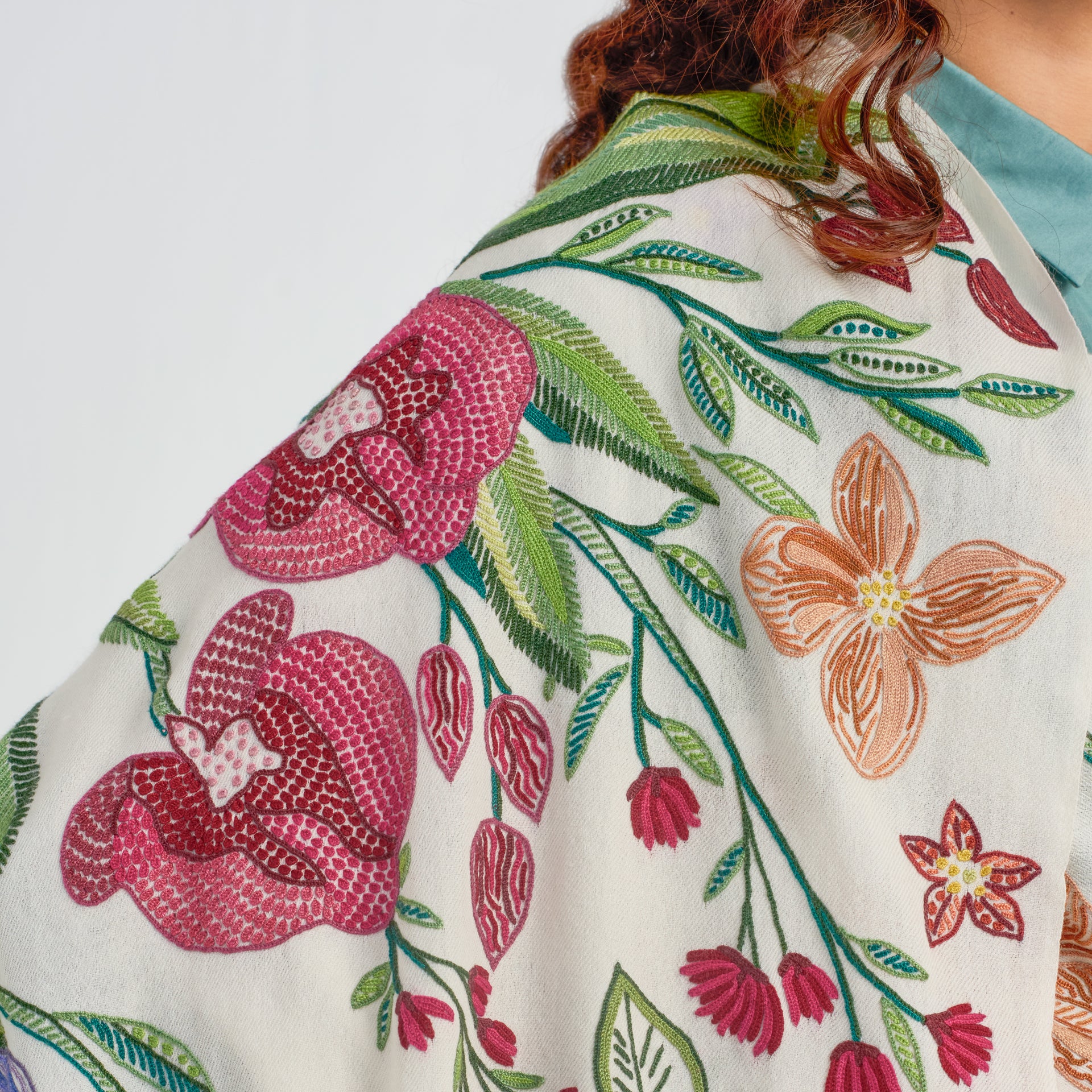 Flower Celebrationウール アリー手刺繍ストール(ホワイト/マルチ