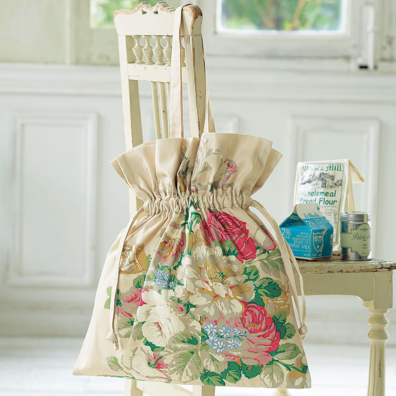 サロンエプロンまたは巾着型トートバッグが作れるオリジナルバラ柄