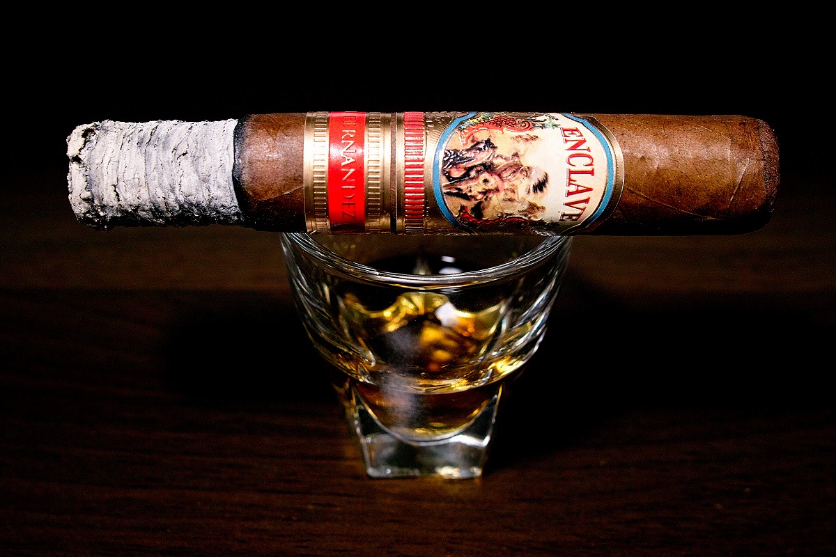 AJ フェルナンデス エンクラーベ ハバノ ロブスト 葉巻レビュー│葉巻