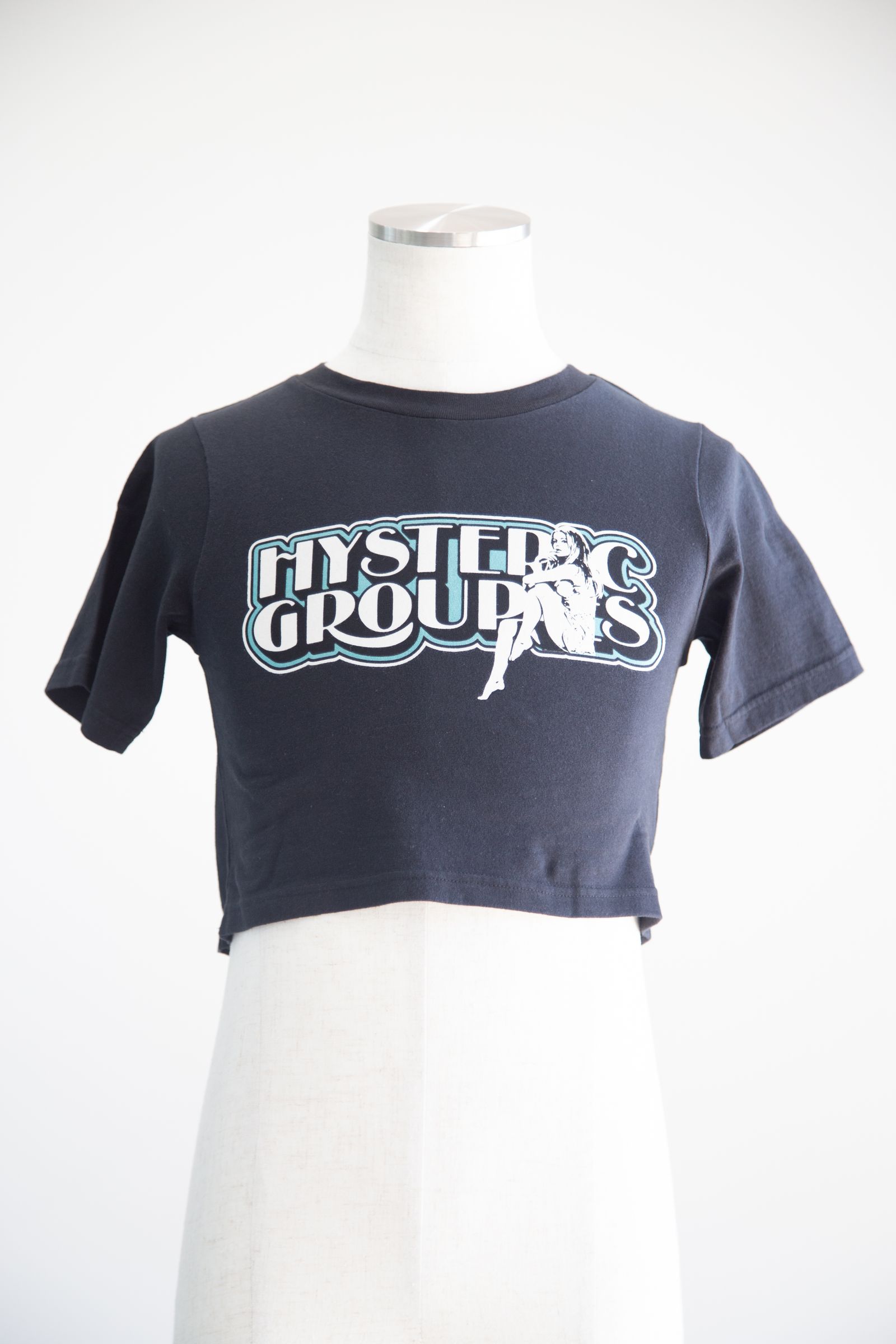 HYSTERIC GLAMOUR - HYSTERIC GROUPIES ショート丈Tシャツ / ブラック