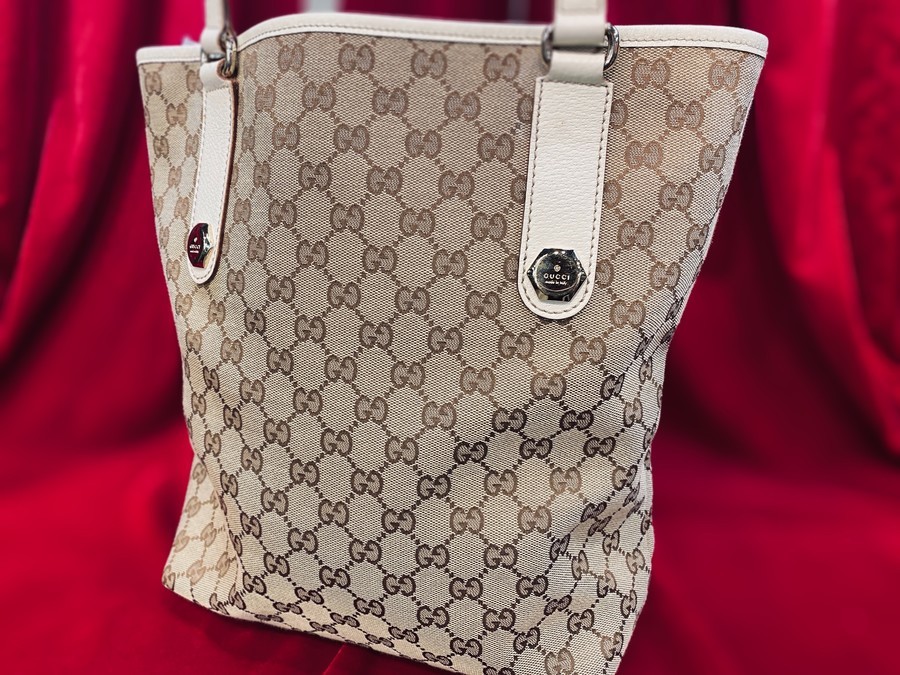 人気ハイブランド【GUCCI/グッチ】よりGGキャンバスレザートートバッグ