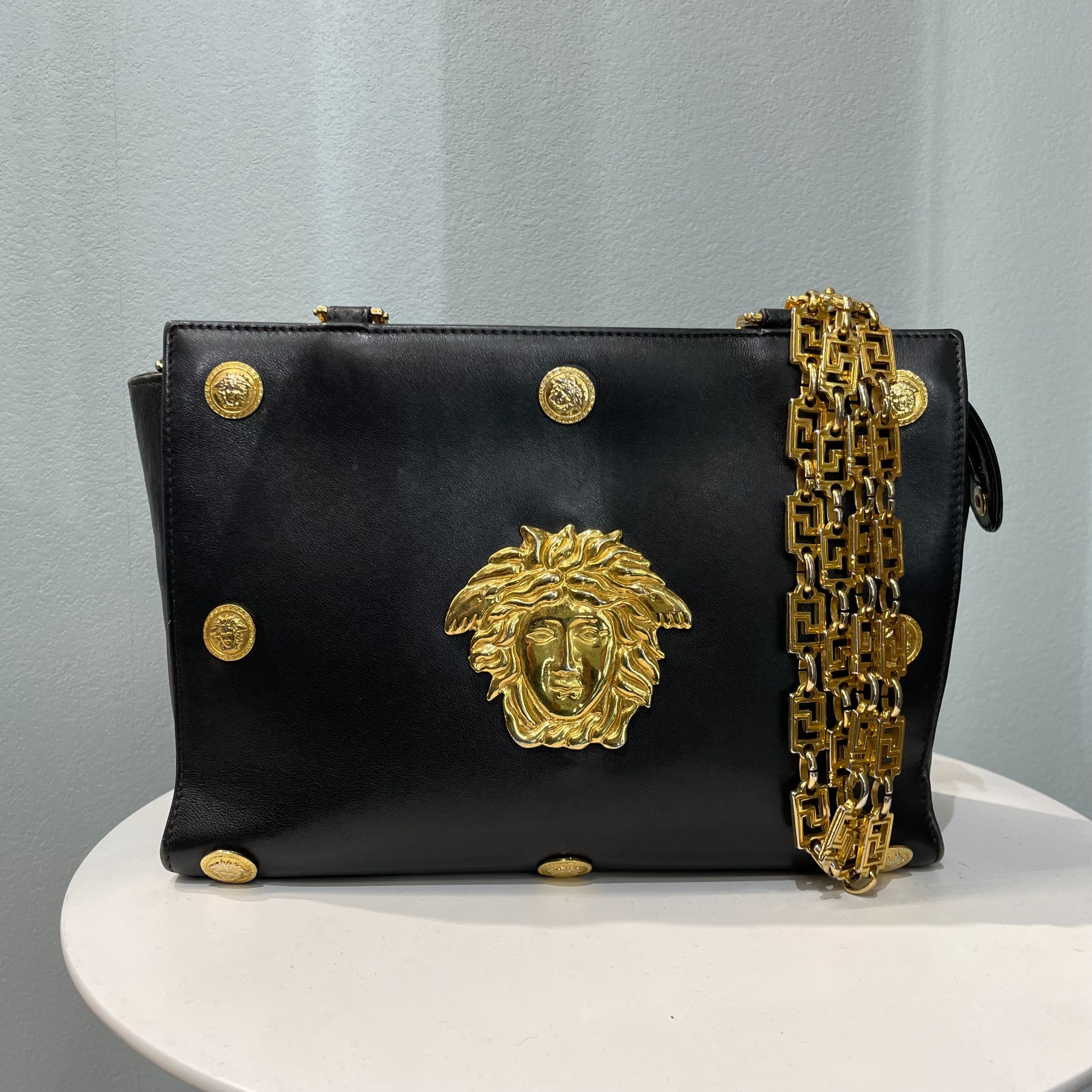 GIANNI VERSACE/ジャンニヴェルサーチ】よりメデューサッモチーフ