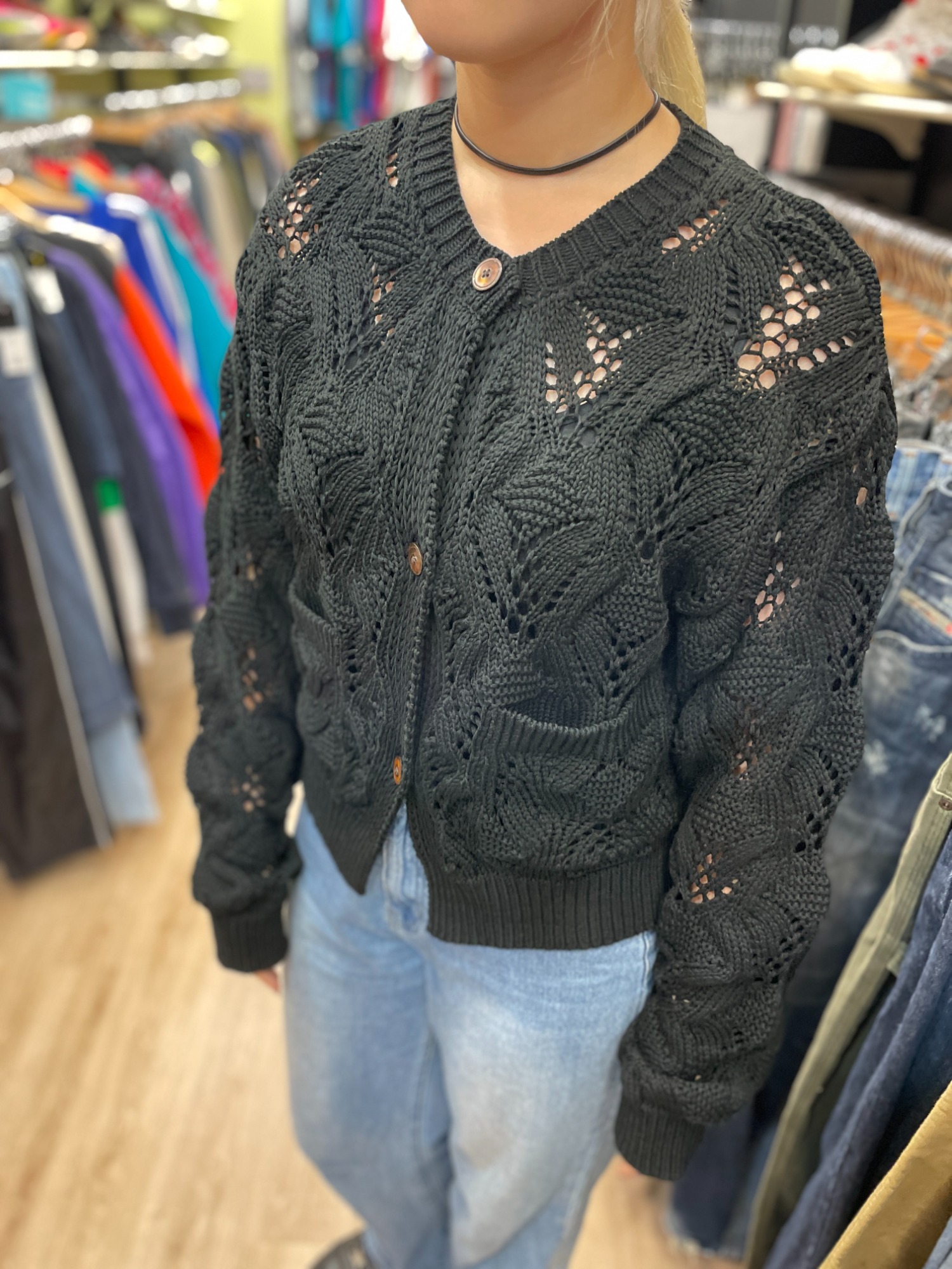 6(ROKU) / ロク】より LILY YARN SUKASHI CARDIGANをご紹介！[2023.08