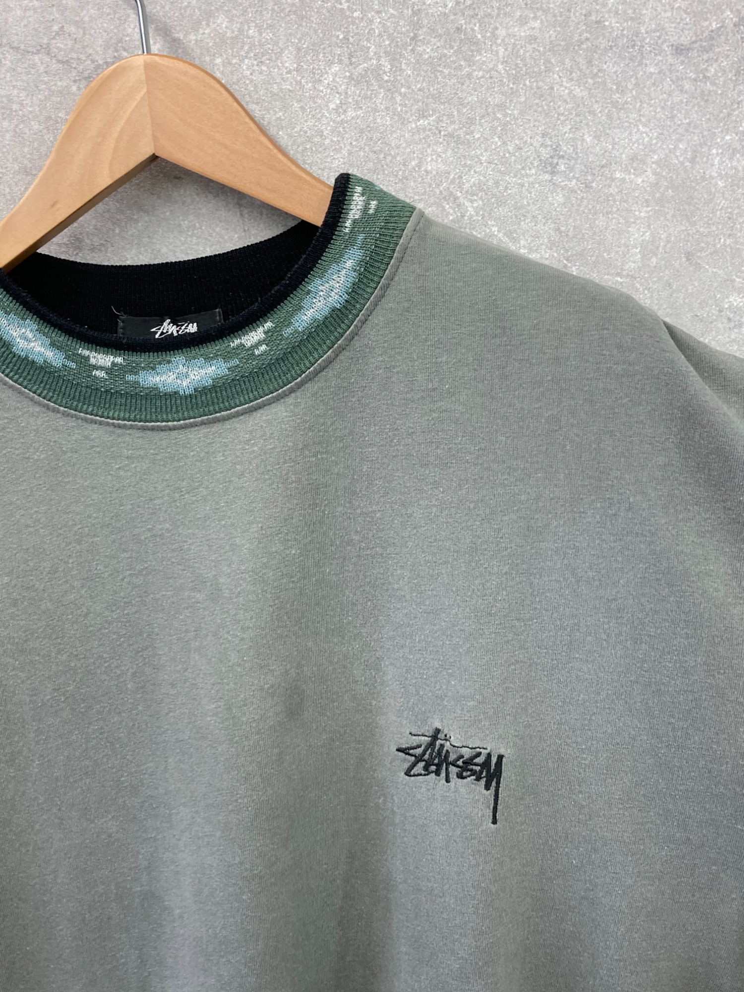 Stussy/ステューシー】よりオールドモックネック刺繍ロゴTシャツを買取
