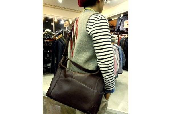 Globe-Trotter/グローブトロッター110周年限定Phantomショルダーバッグ