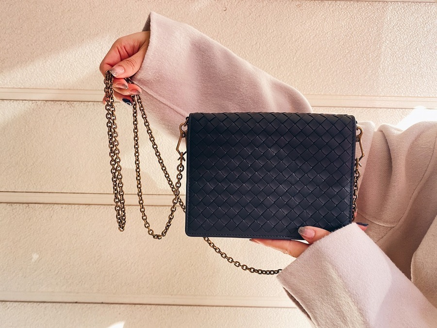 BOTTEGA VENETA】よりイントレチャートチェーンウォレットのご紹介