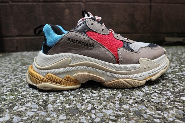 BALENCIAGA／バレンシアガ】よりトリプルS（SIZE 41）が入荷致しました
