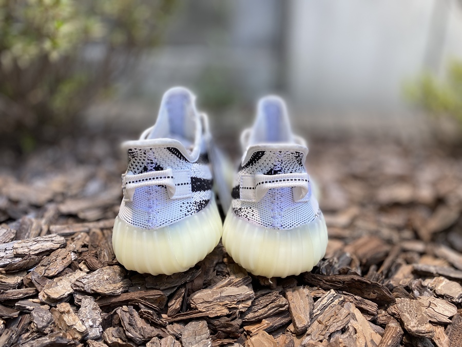 adidas + KANYE WEST/アディダス＋カニエウエスト】よりYEEZY BOOST