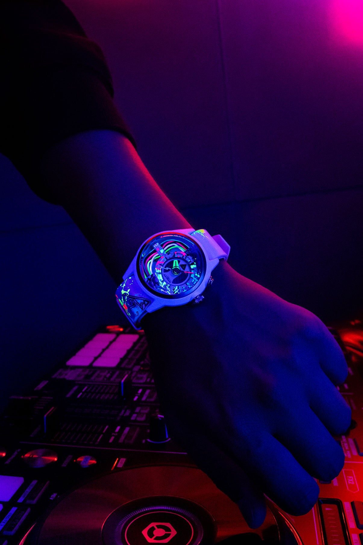 The Neon Z Black & White - ARTY EDITIONS – THE ELECTRICIANZ