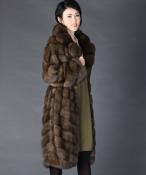 滑らかに広がる光沢の美しさが圧巻！毛皮の王様セーブルコート