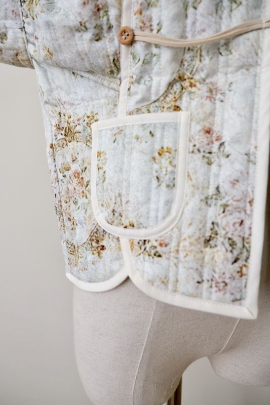 DECO depuis 1985 FLOWER QUILT PUFF SLEEVE VEST - The Galaxy