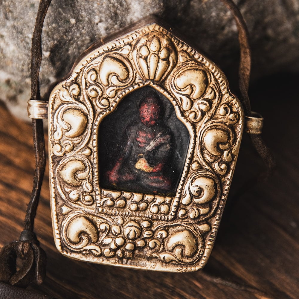 持ち運びができるチベット仏教の仏壇 ガウ（小） の通販 - TIRAKITA.COM