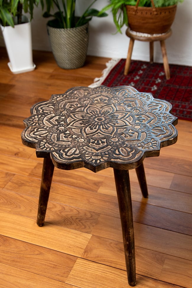 直径52.5cm】フラワーマンダラの彫刻が美しいサイドテーブル ブラウン