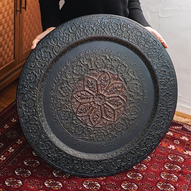 金属工芸品の街、モラダバードから ブラック 花と更紗模様の手彫り