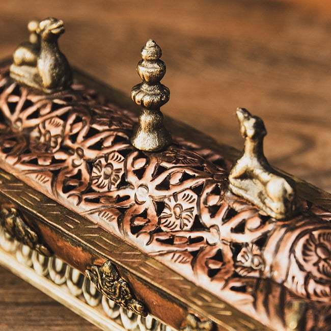 銅造り チベット香用 蓋付きお香立て 吉祥文様 【約21cm×約7.5cm】 の