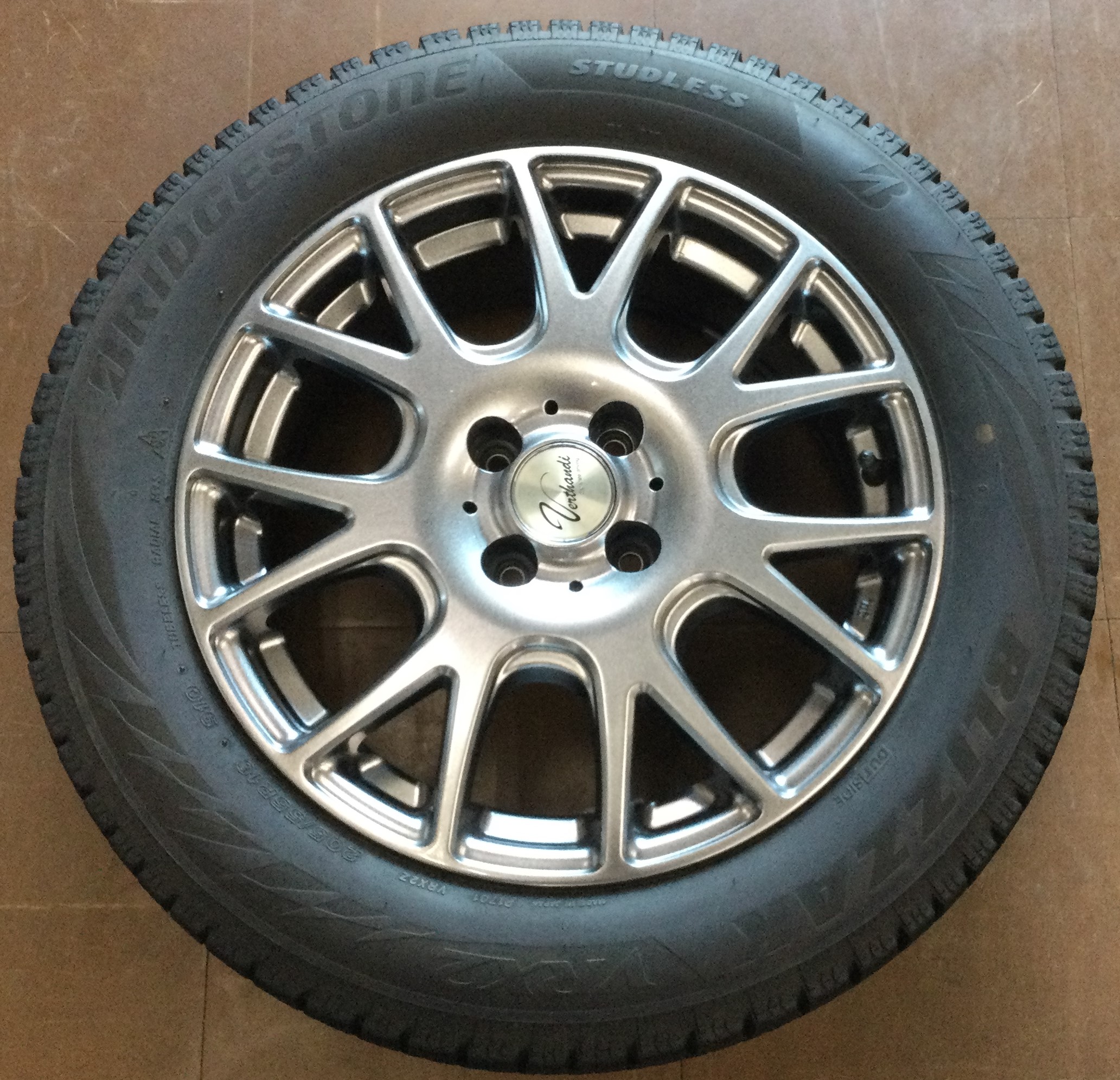 16インチ 中古スタッドレスタイヤ ブリヂストン ブリザック VRX2 205