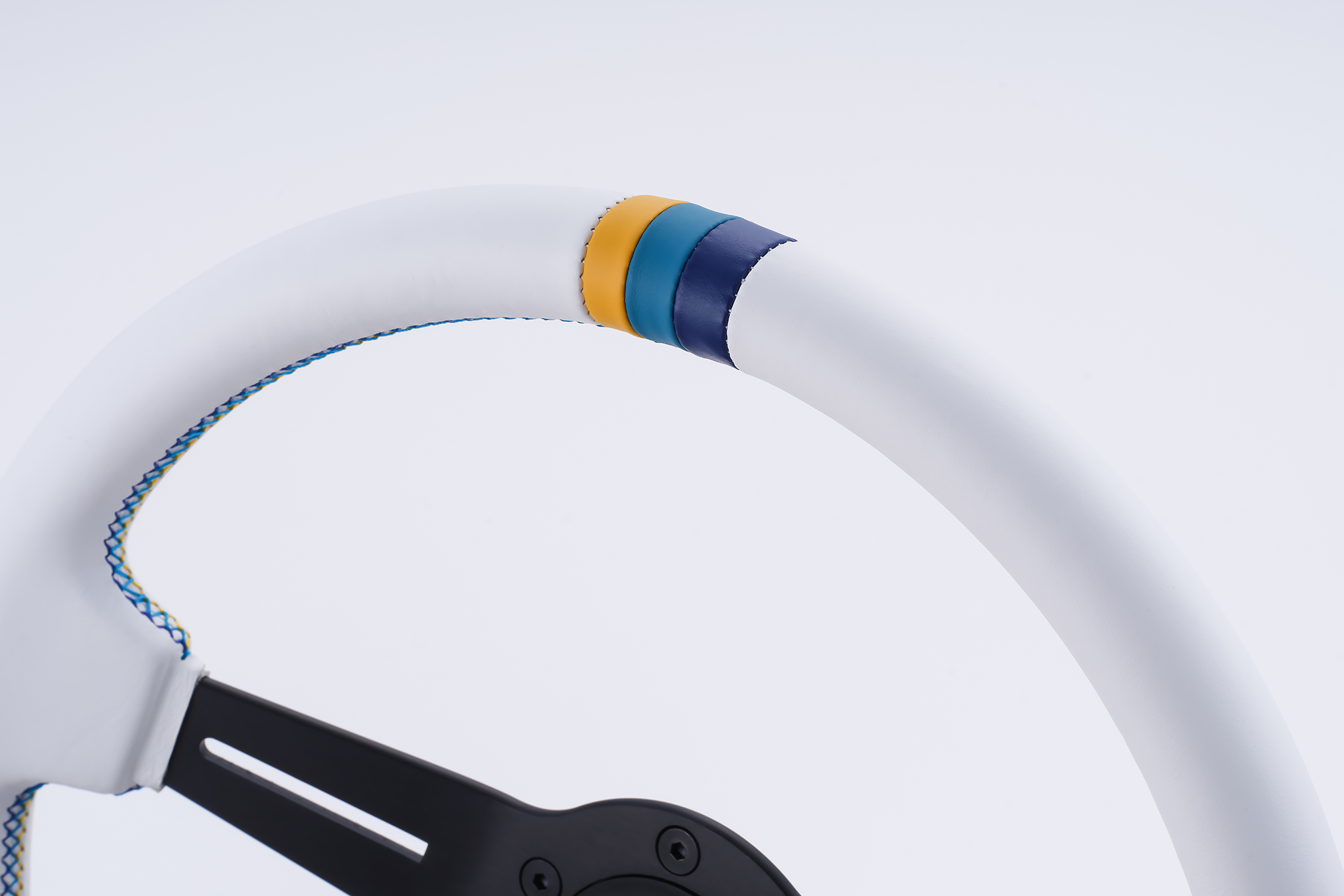 GReddy スポーツステアリング ブルーレザー/ ホワイトレザー | TRUST