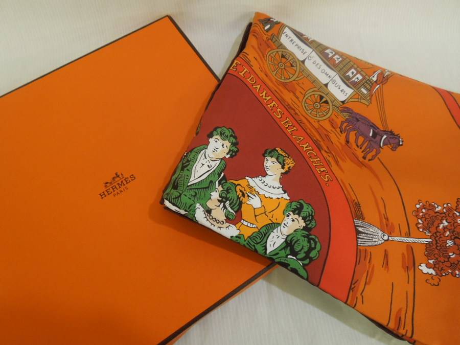 HERMESのスカーフ『オムニバスと白い貴婦人のゲーム』買取入荷