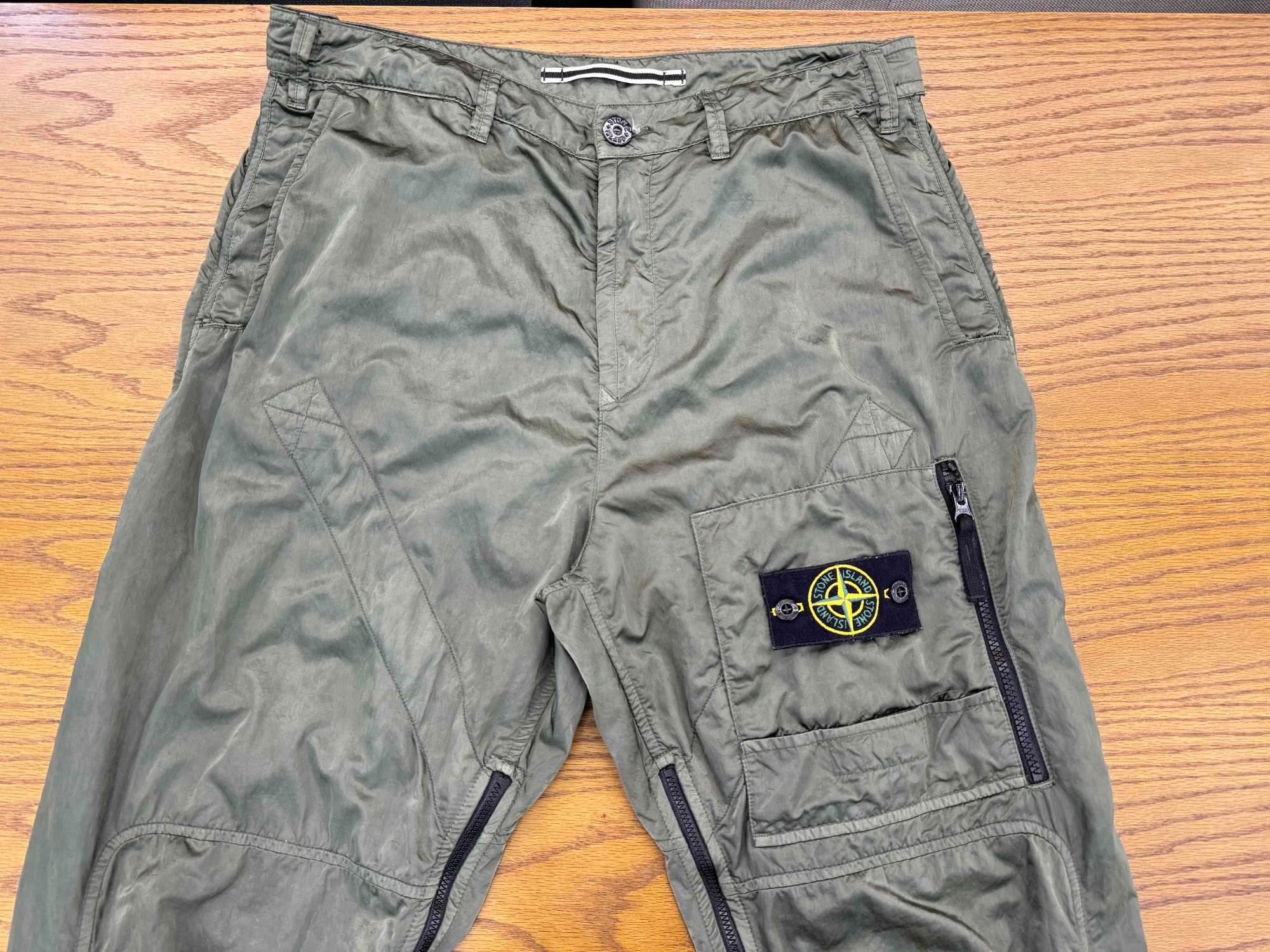 STONE ISLAND(ストーンアイランド)ナイロンカーゴパンツが入荷しました