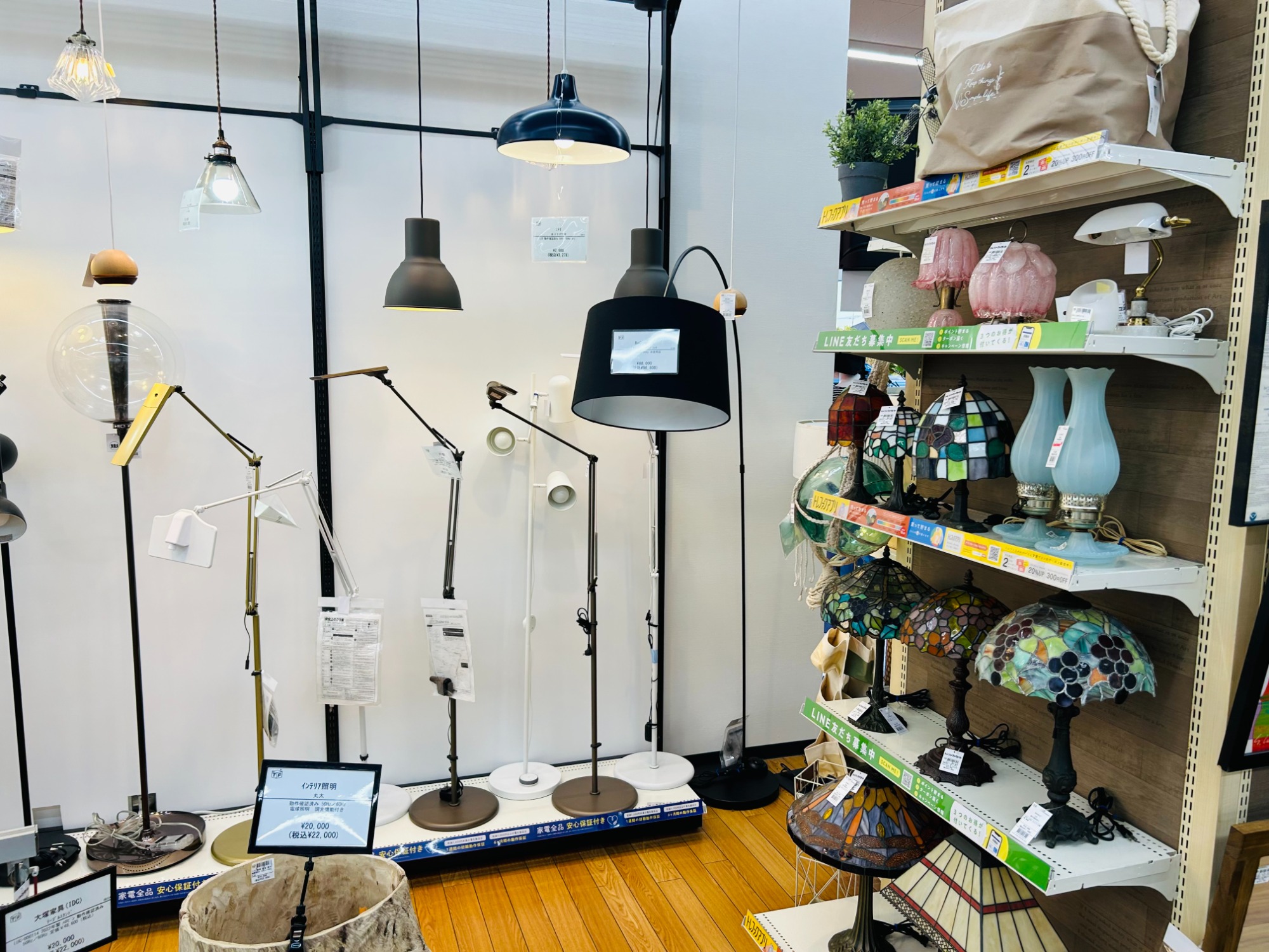 BoConcept フロアランプ Outrigger 北欧デザイン 三脚スタンド2026年