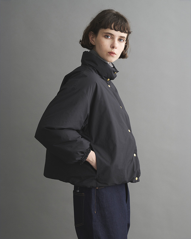 本格的な冬に最適なリバーシブルで着用できるクリーンなダウン