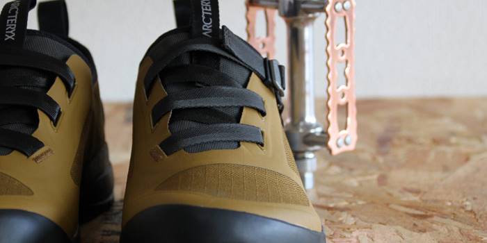 ARC'TERYX (アークテリクス) ARAKYS (アラキス) サイクリングに最適