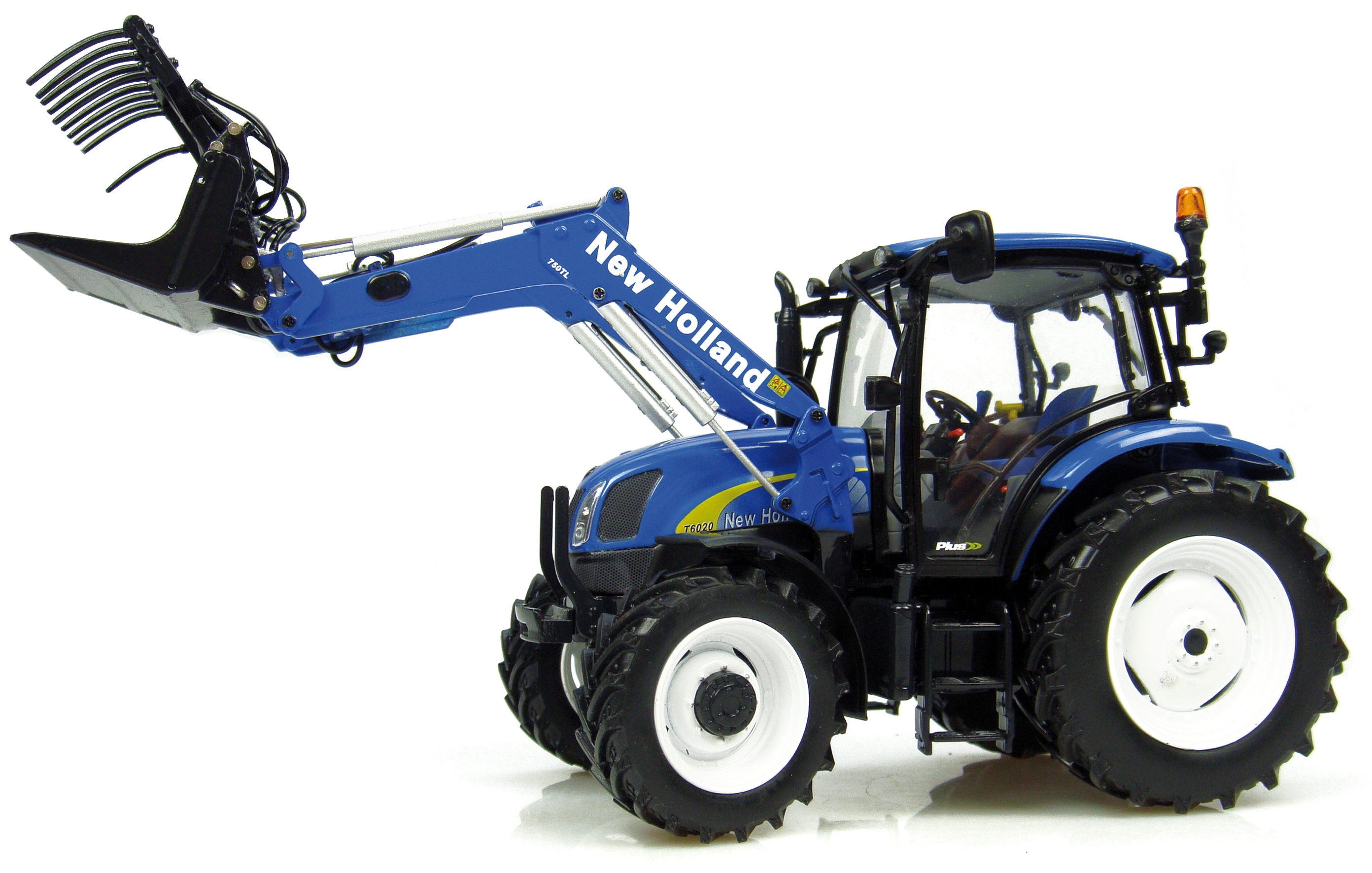 ユニバーサルホビー New Holland T6020+750TL 1/32 ユニバーサルホビー
