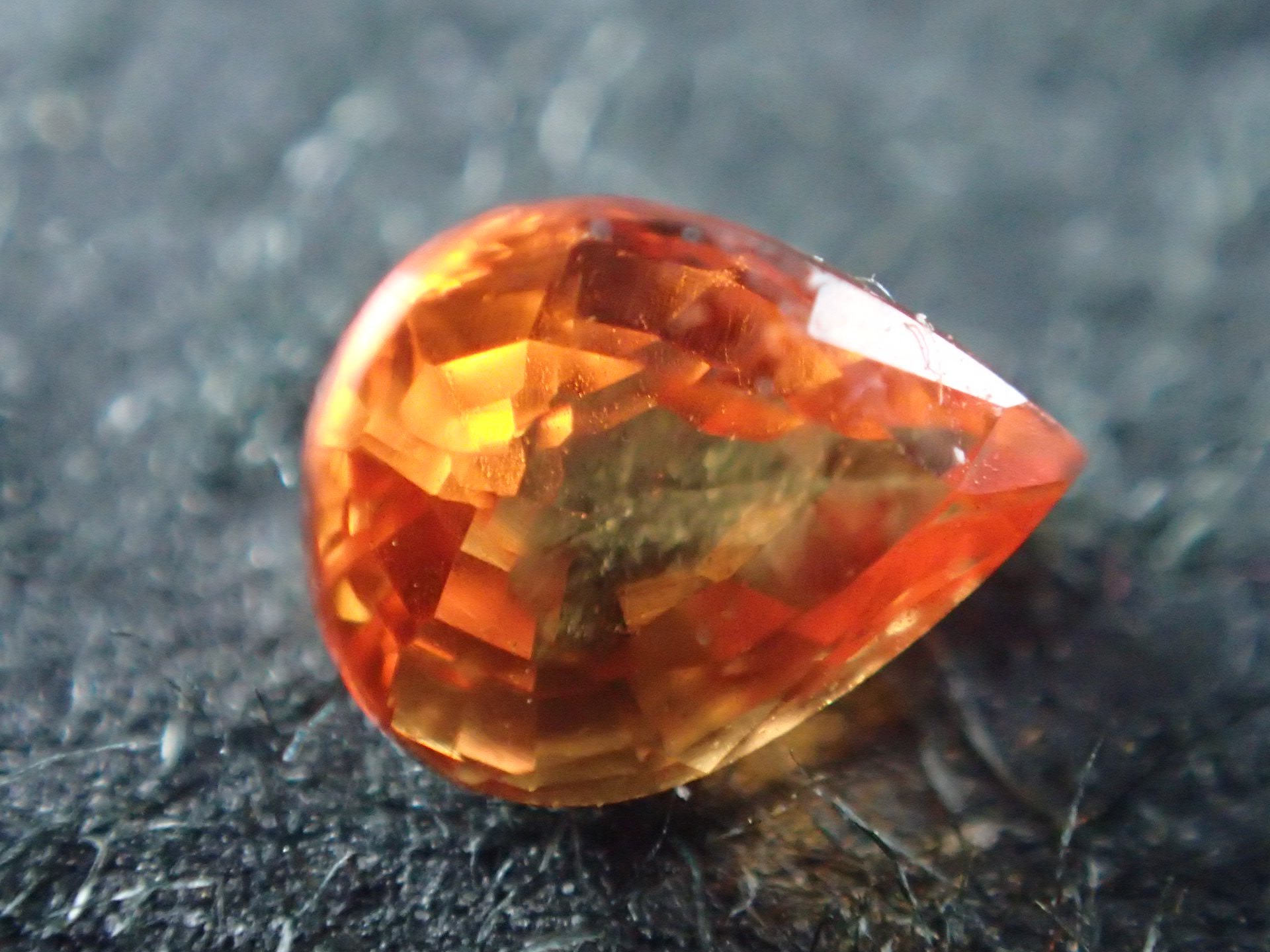 最高品質ファンシーオレンジサファイア ペアシェイプカット スリランカ