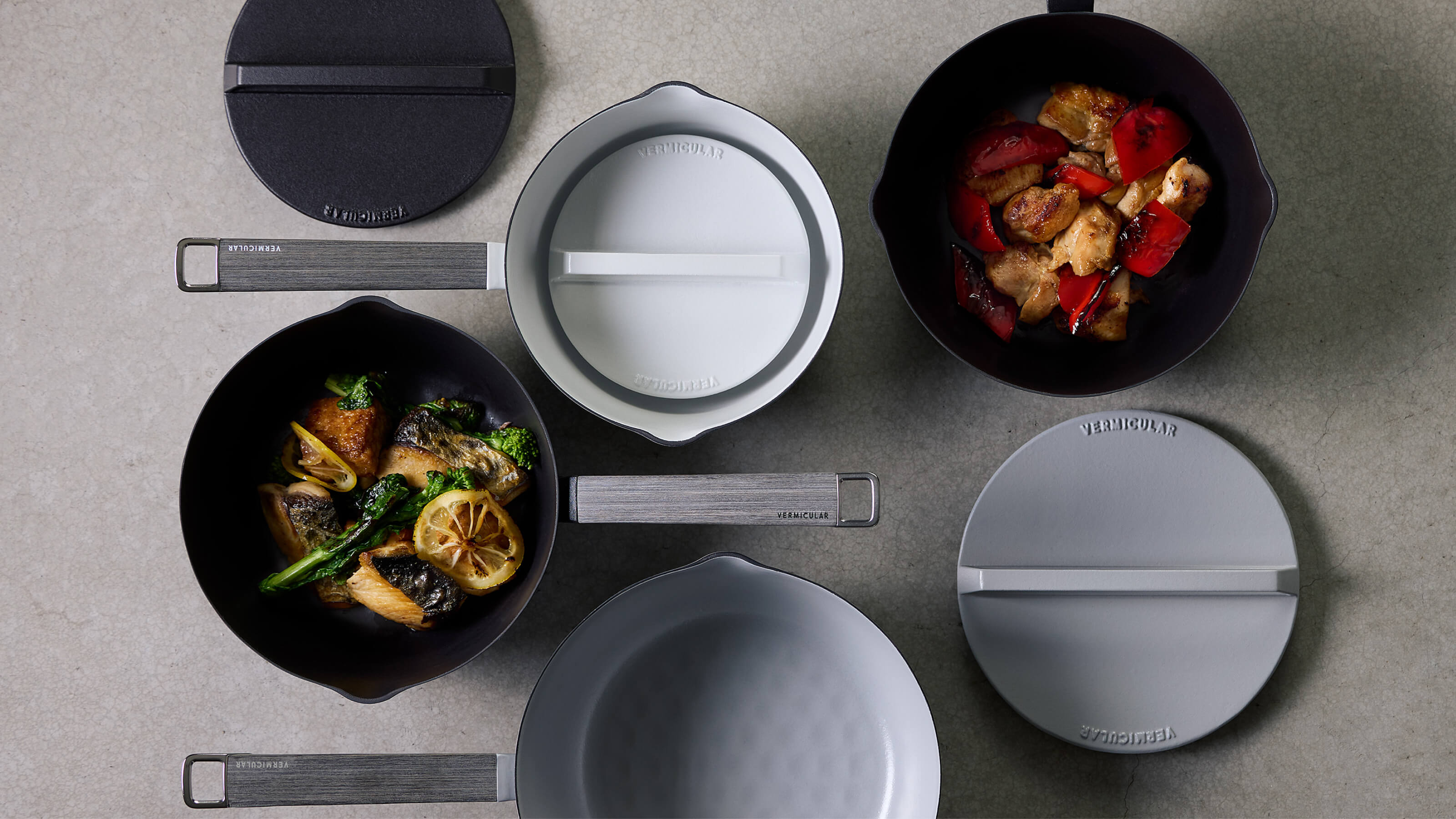 素材を焼き、煮炊きを極める。鋳物ホーロー製の雪平鍋 バーミキュラ