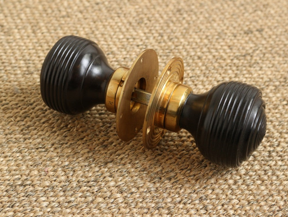 ドアをカッコよく♪ イギリスのアンティーク風ドアノブ VC60-41908