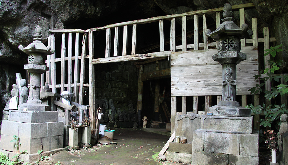 岩屋山石窟・摩崖仏 | さど観光ナビ