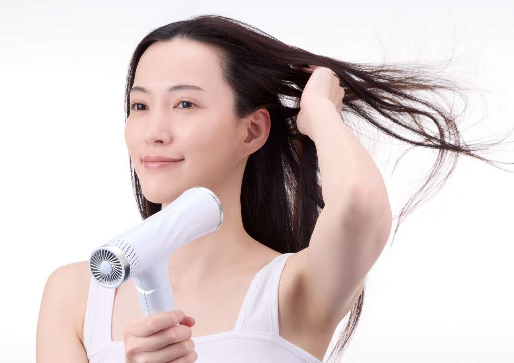 大風量はそのままいつでもどこでも艶髪を叶える「リフトドライヤー