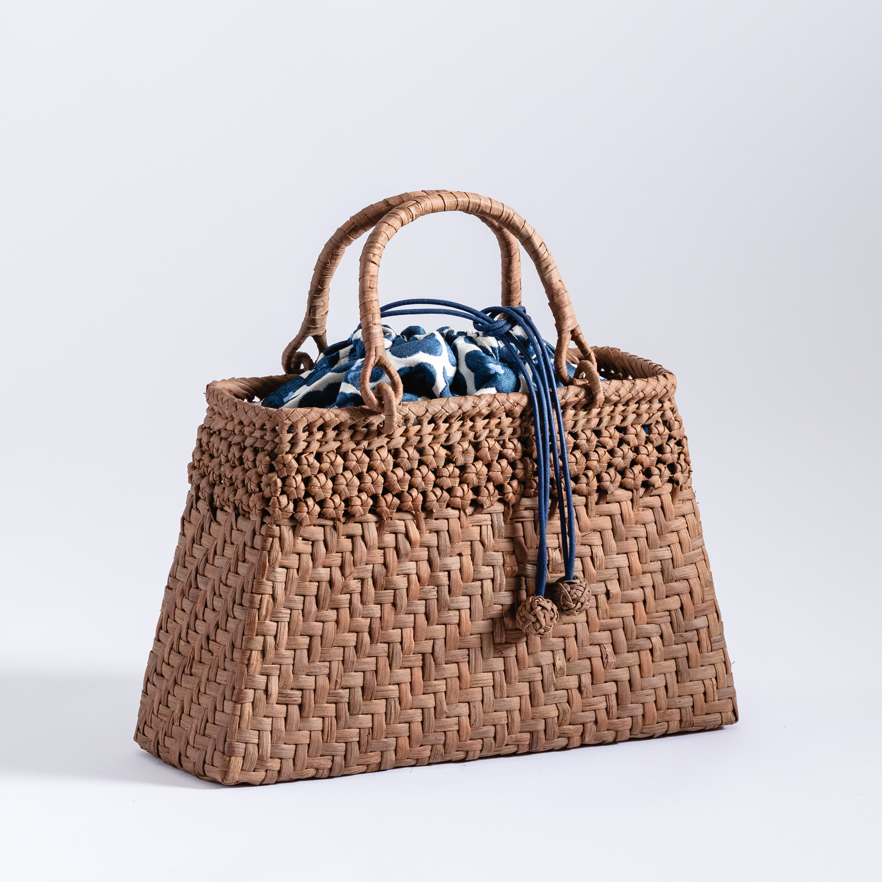 長野県大町市の山葡萄籠工房｜天然山葡萄籠の本格専門店