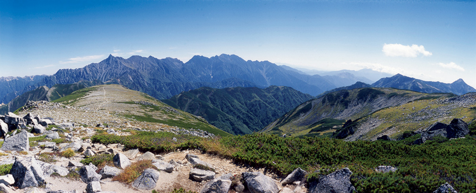 眼福の極み！ 北アルプス・双六岳の絶景を語る【山と溪谷7月号】 - 山