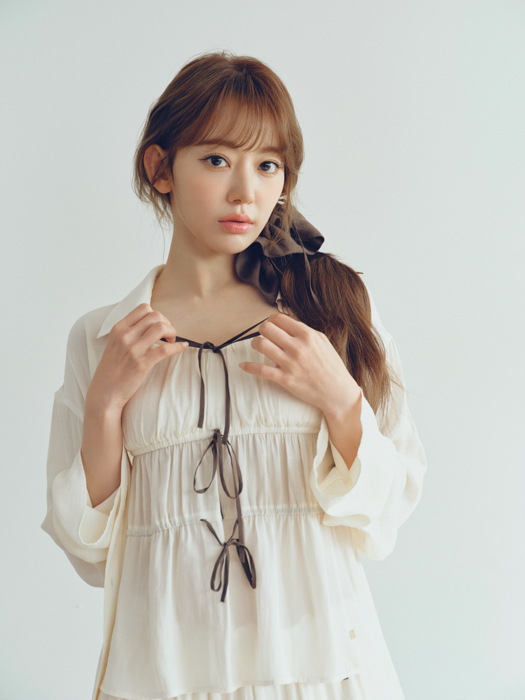 LE SSERAFIM(ルセラフィム)」SAKURA(サクラ) が着こなす新作「CAT