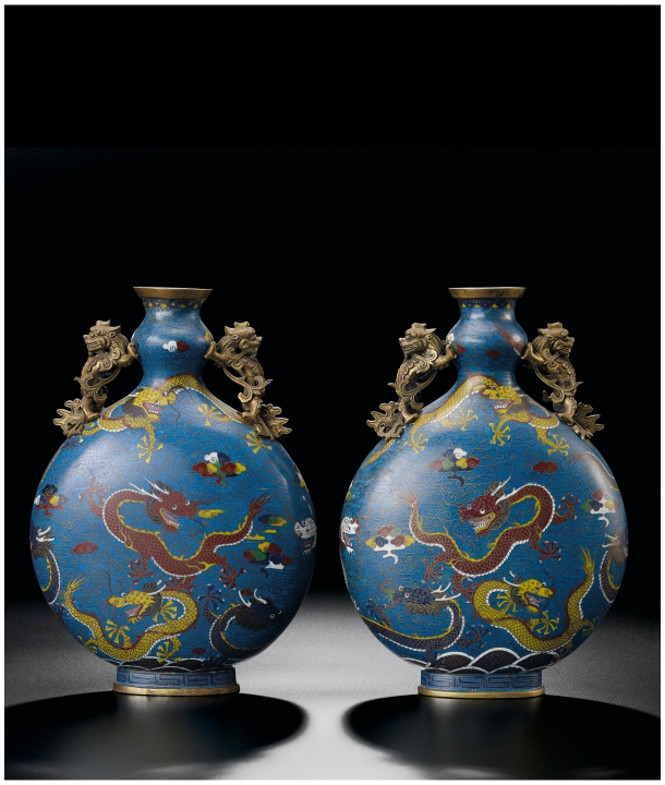 清乾隆銅胎掐絲琺瑯祥雲九龍紋抱月瓶一對| 宇珍國際藝術| Yu Jen Taipei