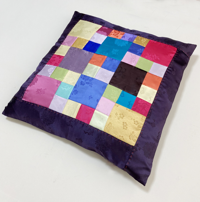 韓国鶴刺繍・幾何学模様のサテン座布団カバー4枚セット セットン韓国